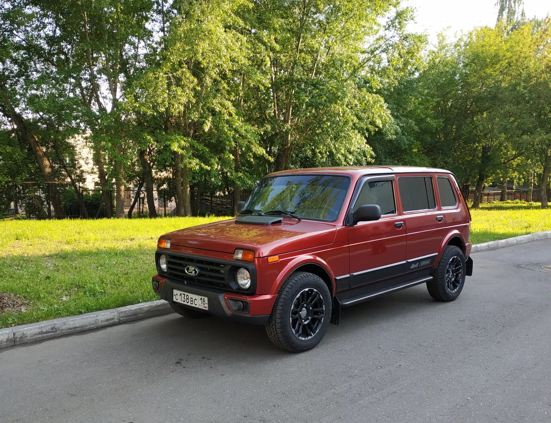 Нива урбан 5 дверная тюнинг Пробег 26 000 км. - Lada 4x4 5D, 1,7 л, 2017 года фотография DRIVE2
