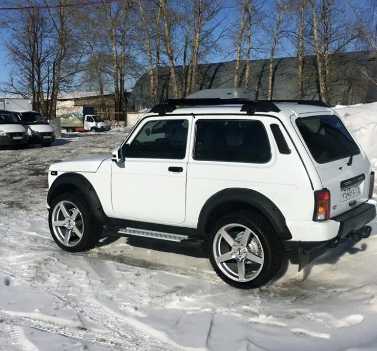Нива урбан белая тюнинг about Q Car or 4x4 panosundaki Pin