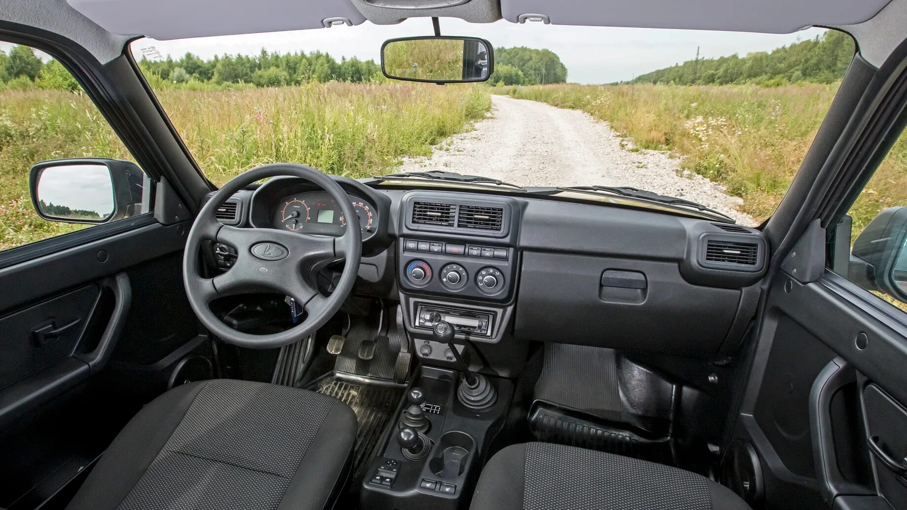 Нива урбан фото салона внутри Тест-драйв: Ныряем в прошлое с проходимцами Lada 4x4 и УАЗ Хантер - DRIVE2