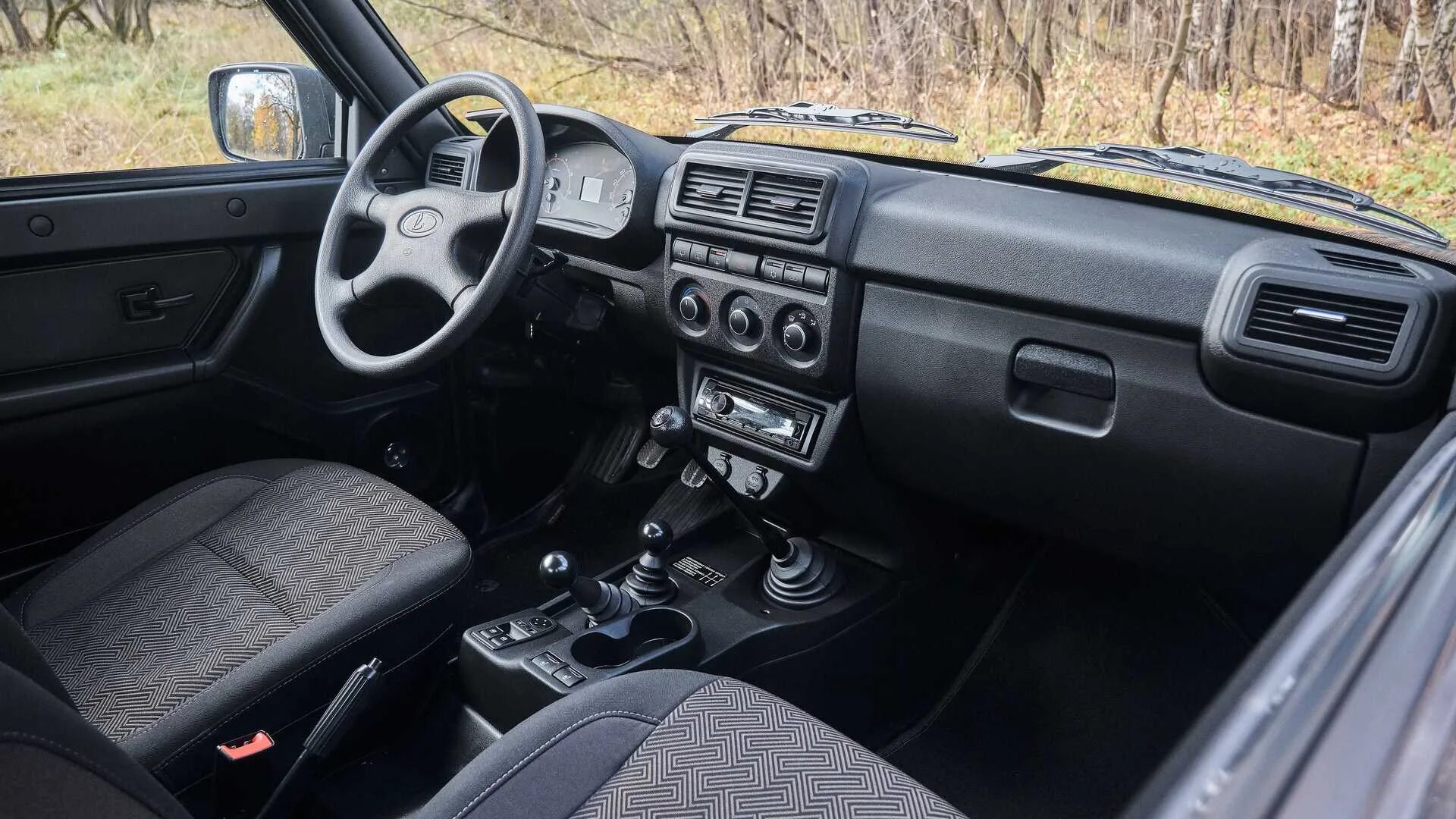 Нива урбан фото салона внутри Классическая Niva Legend в роли модного аксессуара - "Тест-драйвы" на DRIVE2