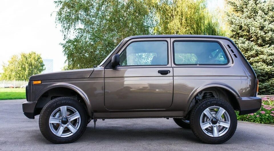 Нива урбан коричневая фото LADA 4x4 Urban - Подробный обзор- "Кроссовер наоборот". - DRIVE2