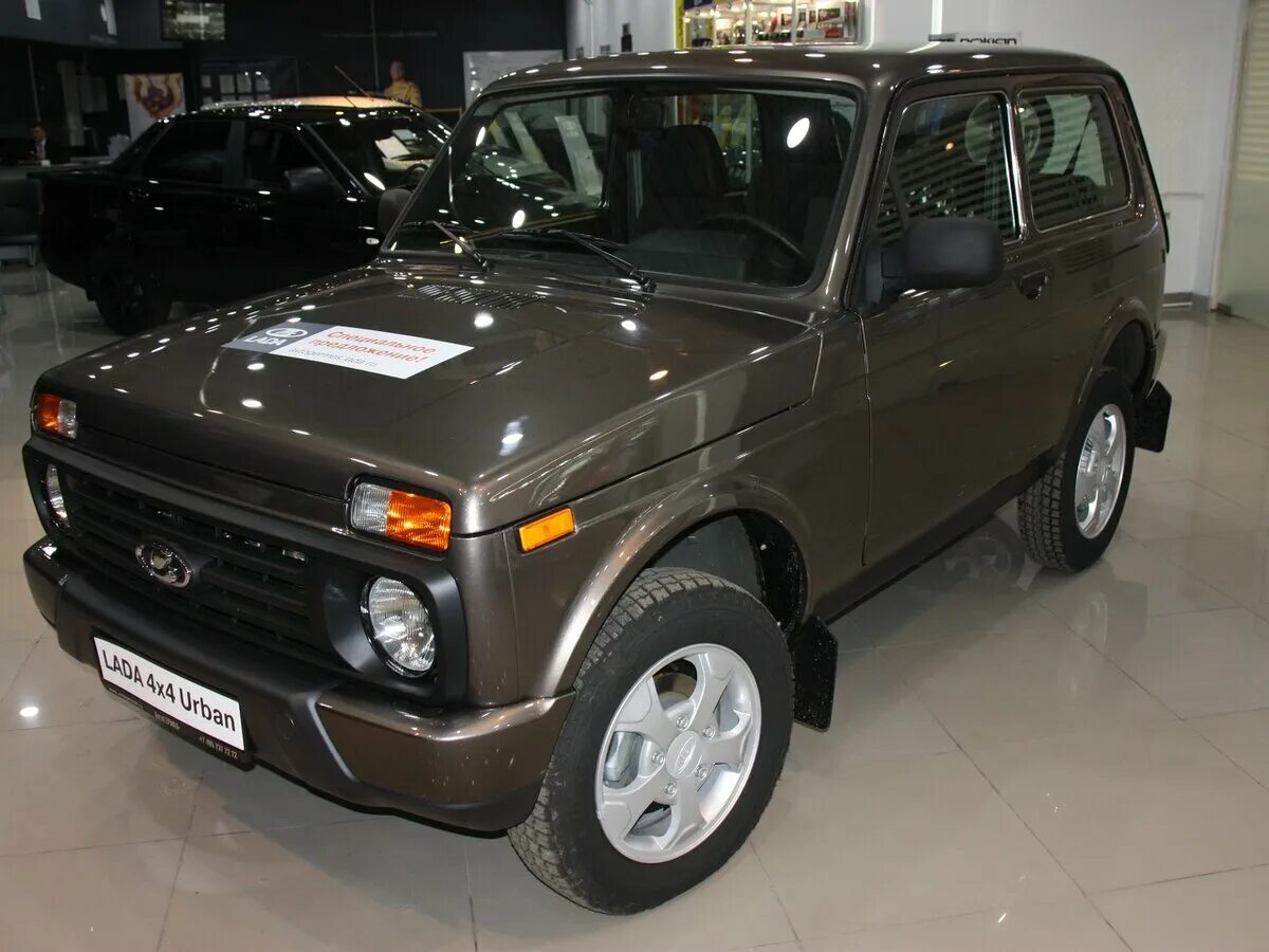 Нива урбан коричневая фото Купить новый Lada (ВАЗ) 2121 (4x4) I Рестайлинг Urban 1.7 MT (83 л.с.) 4WD бензи