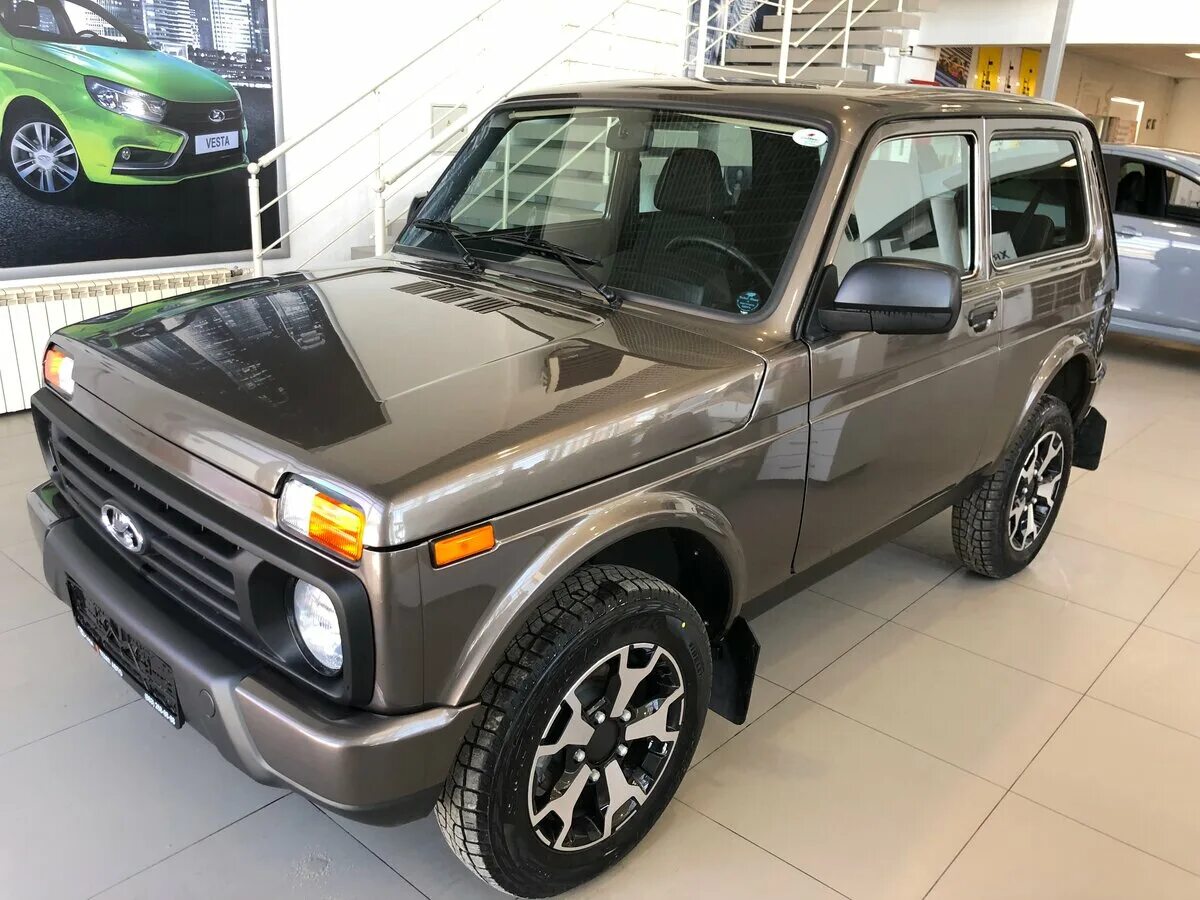 Нива урбан коричневая фото Купить новый Lada (ВАЗ) 2121 (4x4) I Рестайлинг Urban 1.7 MT (83 л.с.) 4WD бензи