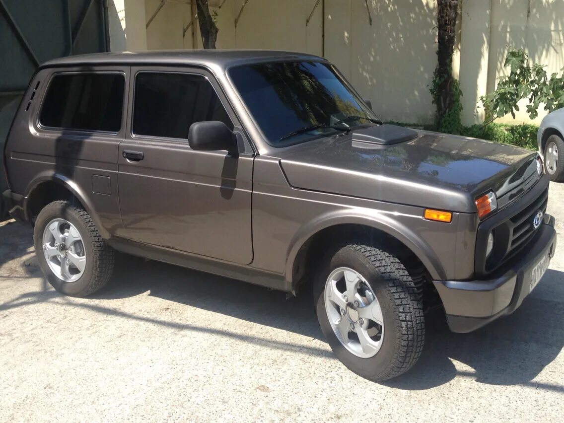 Нива урбан коричневая фото Купить б/у Lada (ВАЗ) 2121 (4x4) I Рестайлинг Urban 1.7 MT (83 л.с.) 4WD бензин 