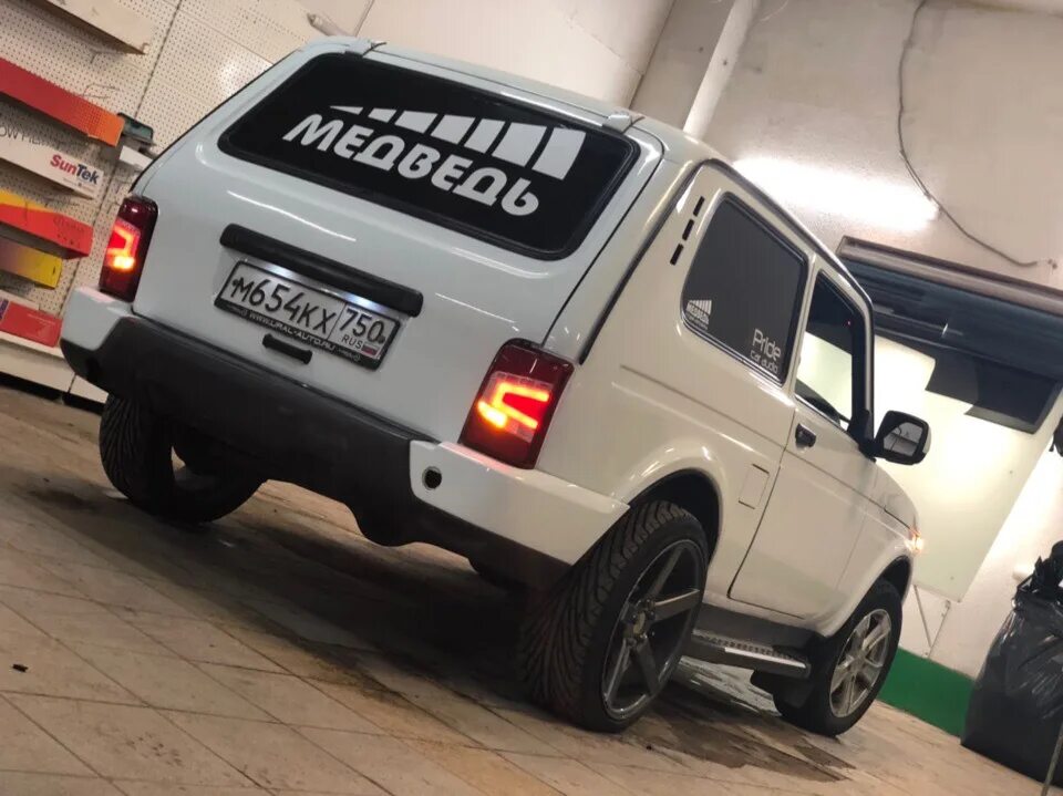 Нива урбан тюнинг сзади фото Фонари Нива 4х4 ТюнАвто с бегущим поворотником - Lada 4x4 3D, 1,7 л, 2015 года т