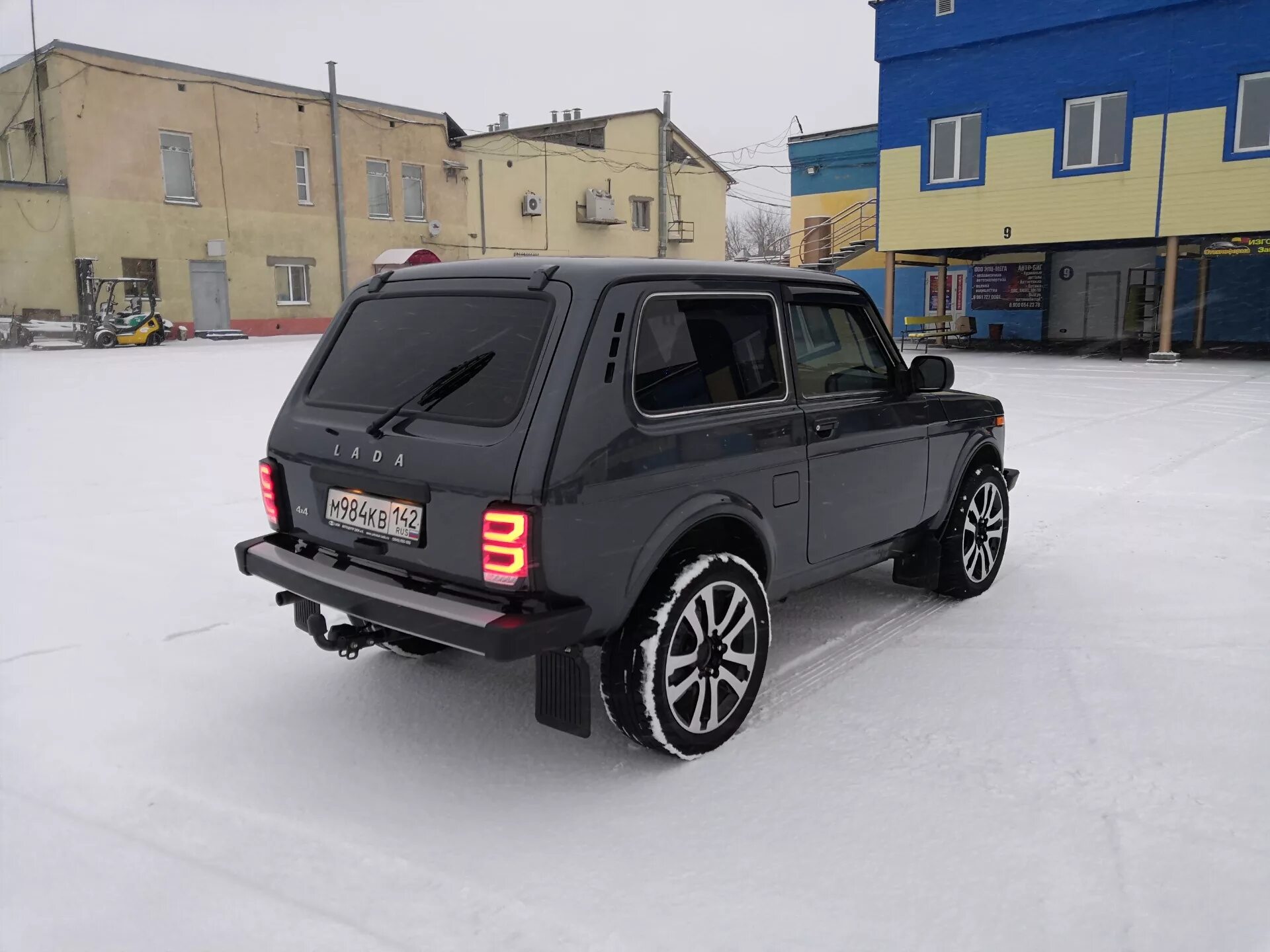Нива урбан тюнинг сзади фото Задние светодиодные фонари Lada 4x4 - Lada 4x4 3D, 1,7 л, 2018 года тюнинг DRIVE