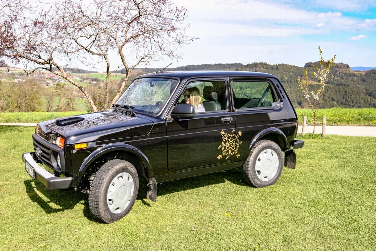 Нива в германии фото Немецкая компания превращает Lada Niva в электромобили wi-fi.ru Дзен