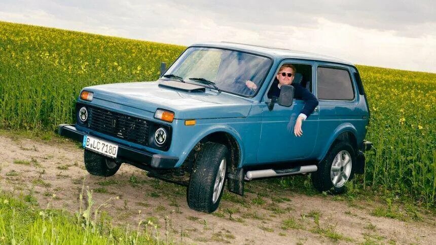 Нива в германии фото Российскую "Ниву" признали лучшим авто для хипстеров Somanyhorses Дзен