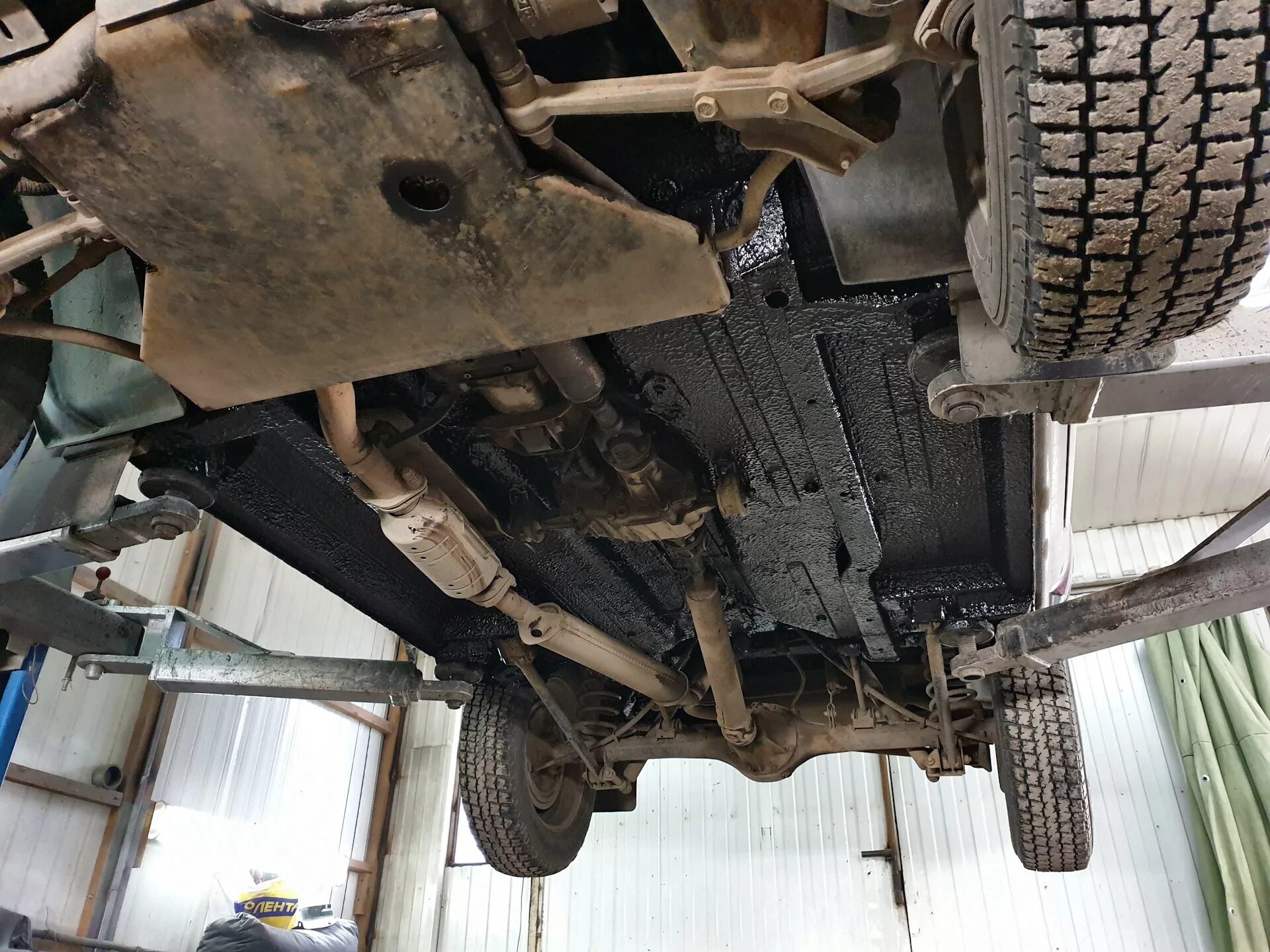 Нива вид снизу фото Нива 3Д - обработка днища и колесных арок Аэролюксом - ТитанPRO Auto на DRIVE2