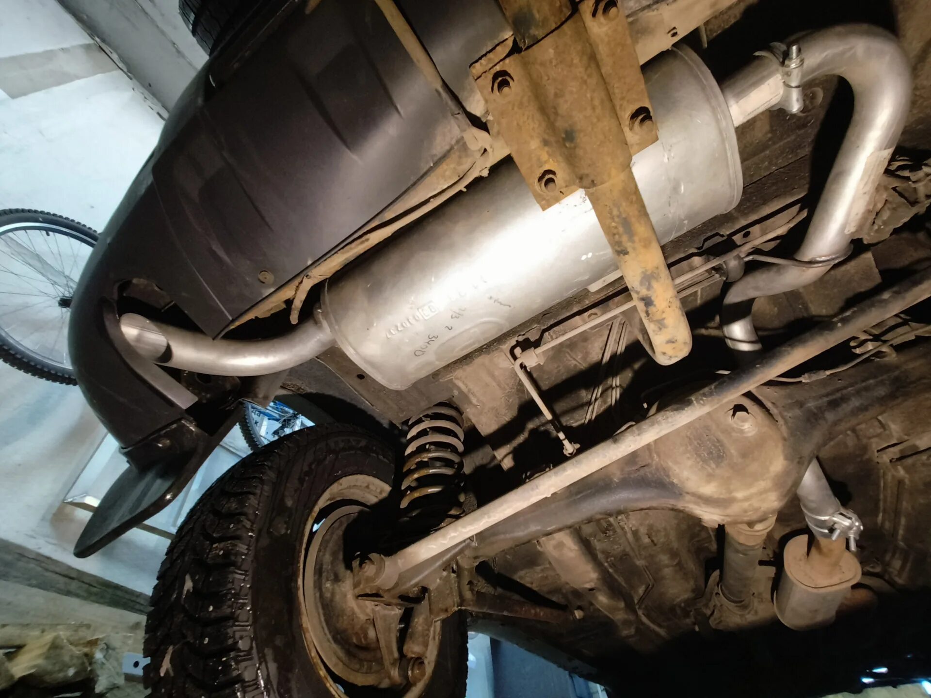 Нива выхлопная система тюнинг Глушитель Polmostrow - Chevrolet Niva GLX, 1,7 л, 2011 года своими руками DRIVE2