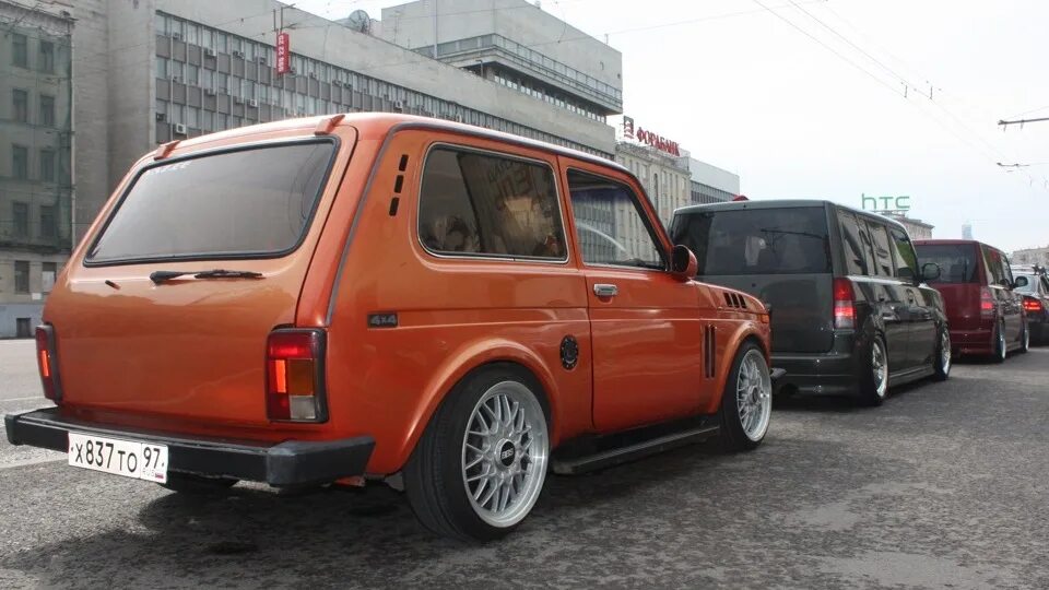 Нива заниженная тюнинг Lada 4x4 3D 5.7 бензиновый 2001 3см до земли на DRIVE2