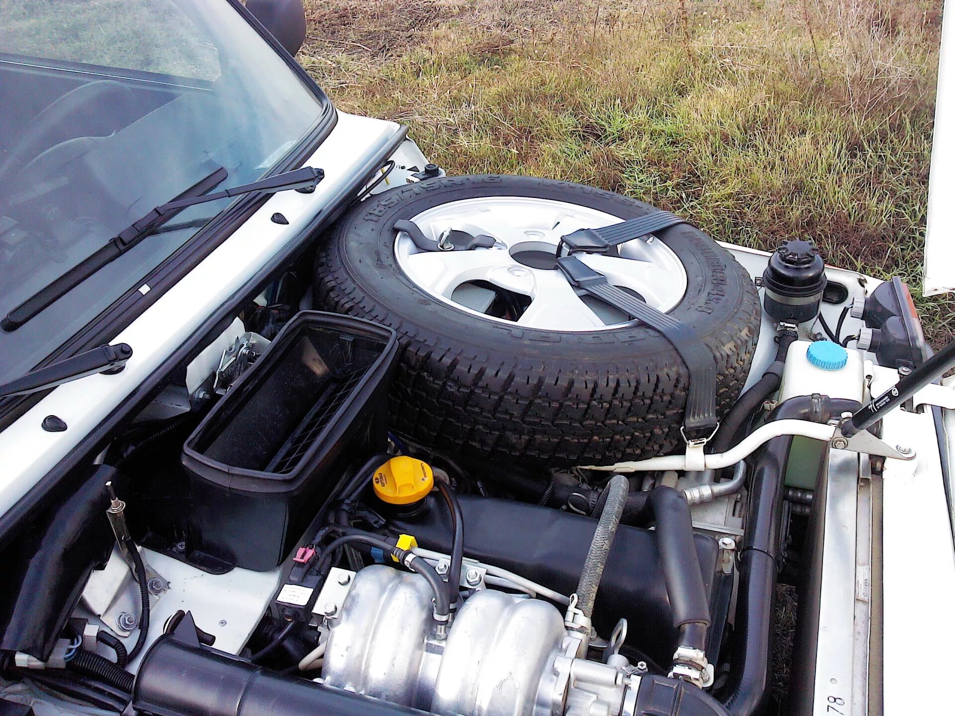 Нива запаска под капотом фото запаска на литье - крепёж - Lada 4x4 3D, 1,7 л, 2015 года своими руками DRIVE2