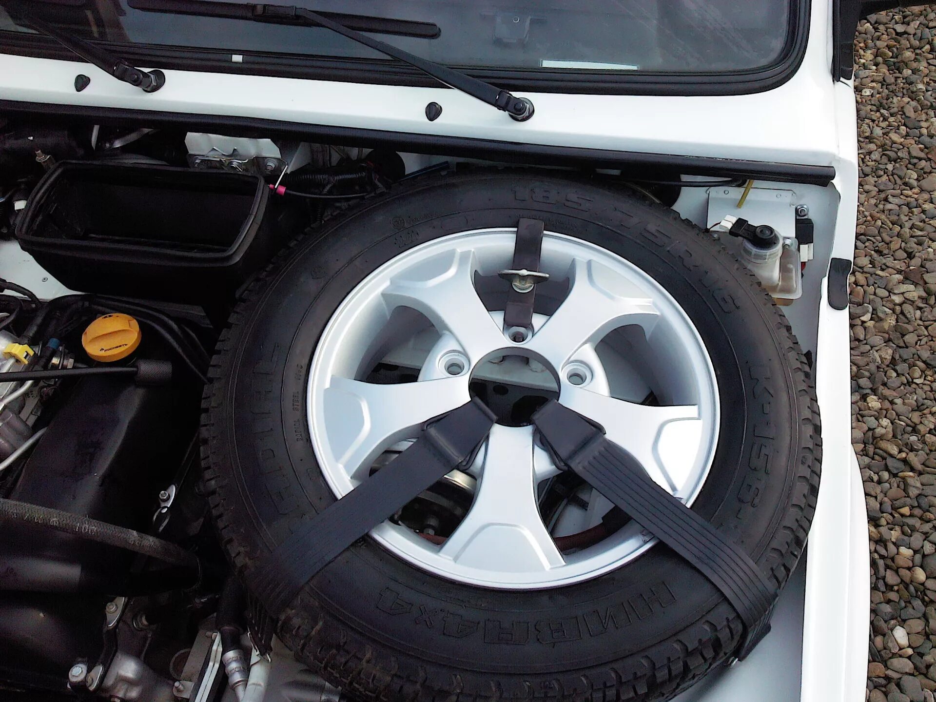Нива запаска под капотом фото запаска на литье - крепёж - Lada 4x4 3D, 1,7 л, 2015 года своими руками DRIVE2