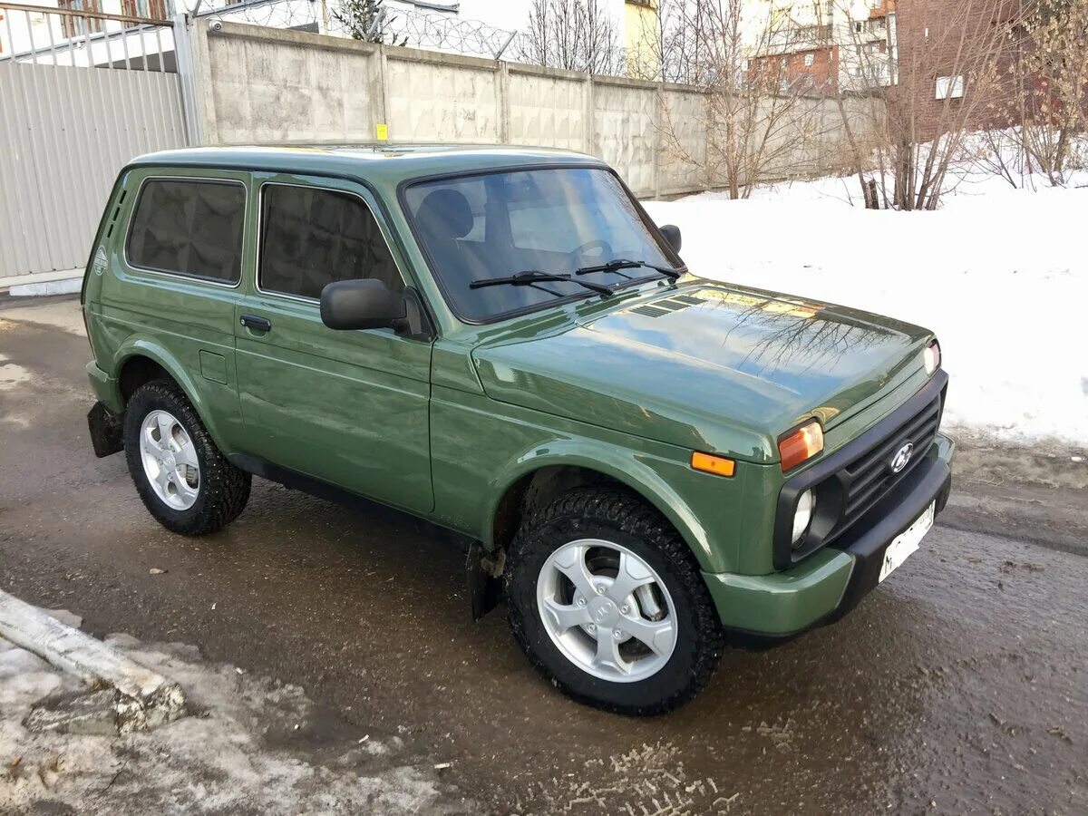 Нива зеленого цвета фото Купить б/у Lada (ВАЗ) 2121 (4x4) I Рестайлинг Urban 1.7 MT (83 л.с.) 4WD бензин 