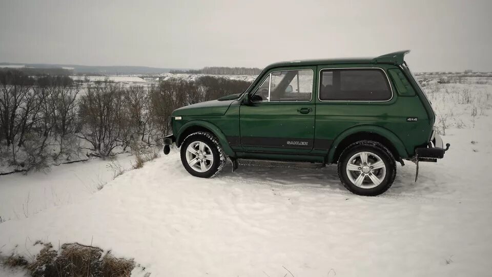 Нива зеленого цвета фото Lada 4x4 3D 1.7 бензиновый 1984 Зелёный металлик на DRIVE2
