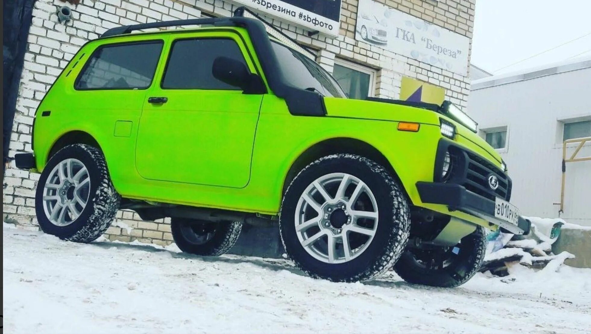 Нива зеленого цвета фото Пин от пользователя Роман на доске 21 Тюнингованные автомобили, Джип, Автомобили
