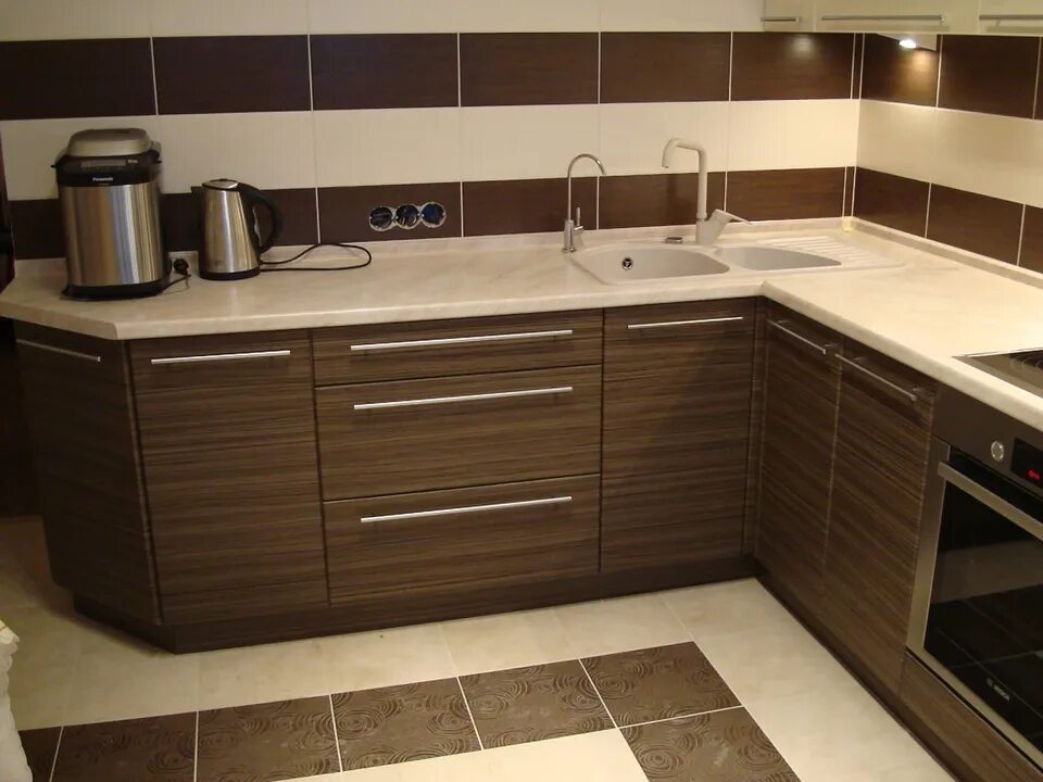 Низ кухонного гарнитура фото Kitchen design with brown countertop (45 Photos)