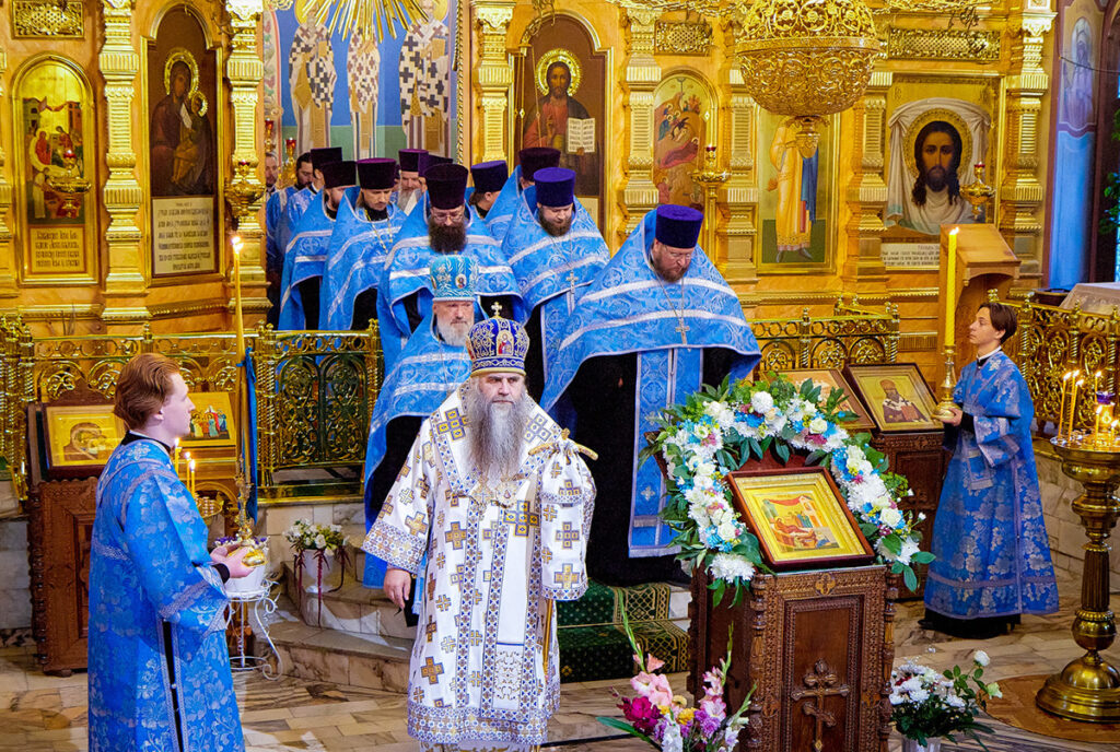 Нижегородская епархия фото Глава Нижегородской митрополии в Выксе возглавил всенощное бдение в кафедральном