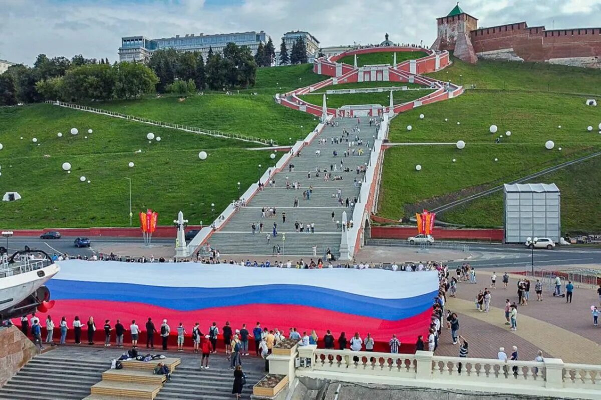 Нижегородский флаг фото Штабы общественной поддержки "Единой России" ко Дню флага запустили флешмоб по в