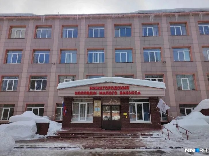 Нижегородский колледж малого бизнеса фото Сегодня утром на проспекте Гагарина эвакуировали студентов строительного технику