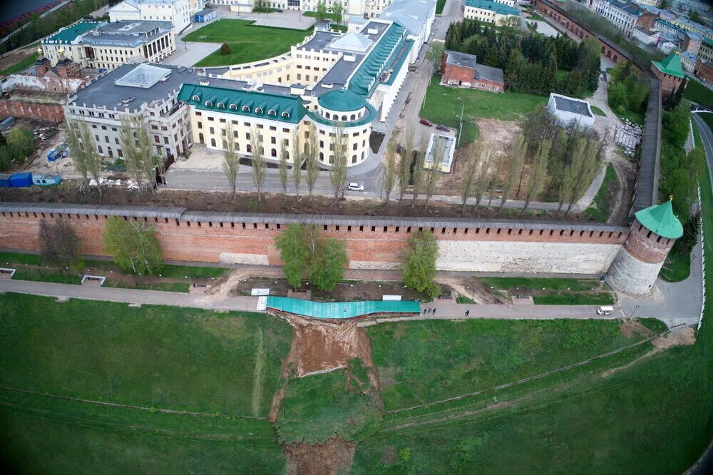 Нижегородский кремль фото внутри Нижний Новгород пополз вниз Ярослав Гунин Дзен