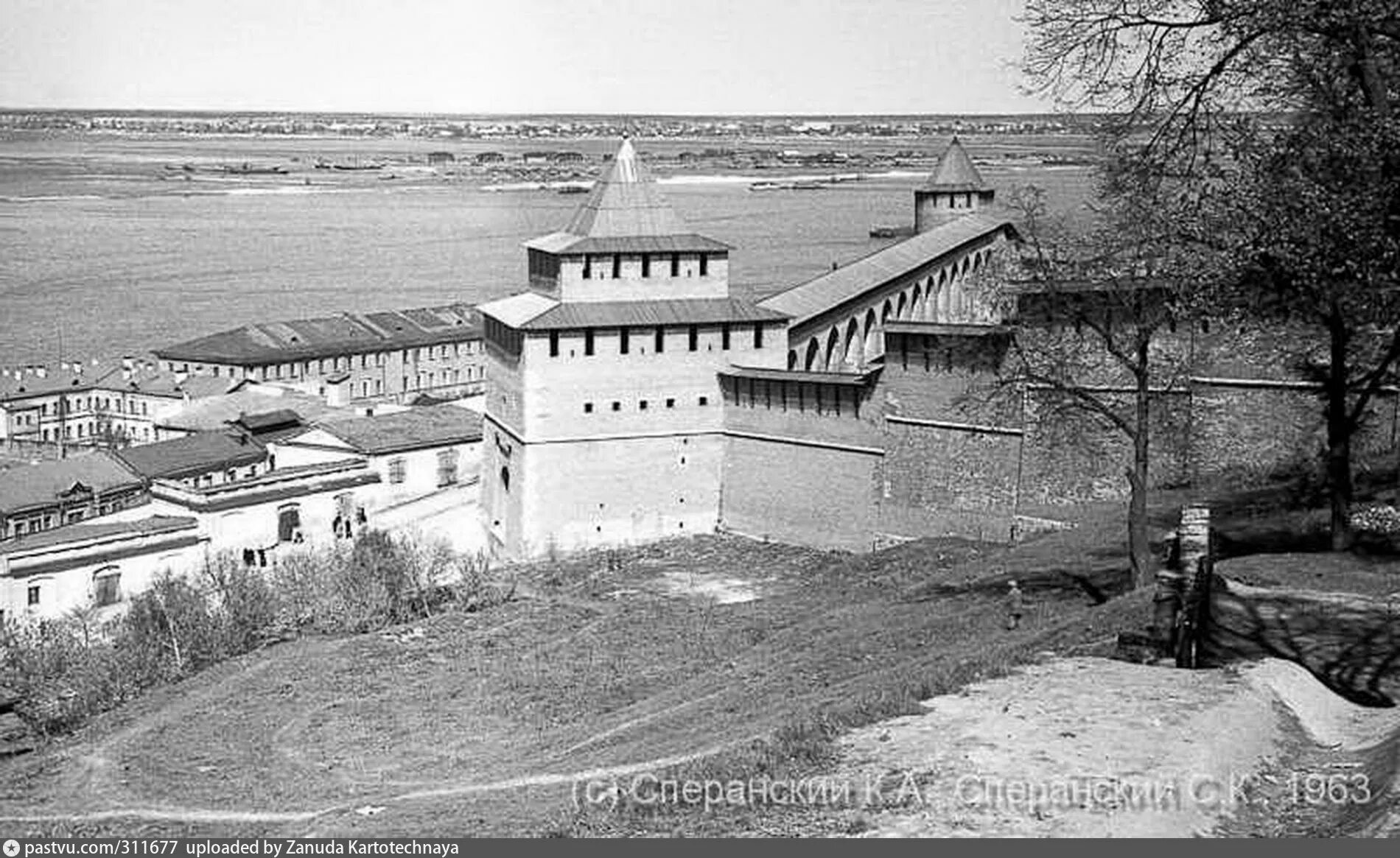 Нижегородский кремль старые фото Ивановская и Белая башни Кремля