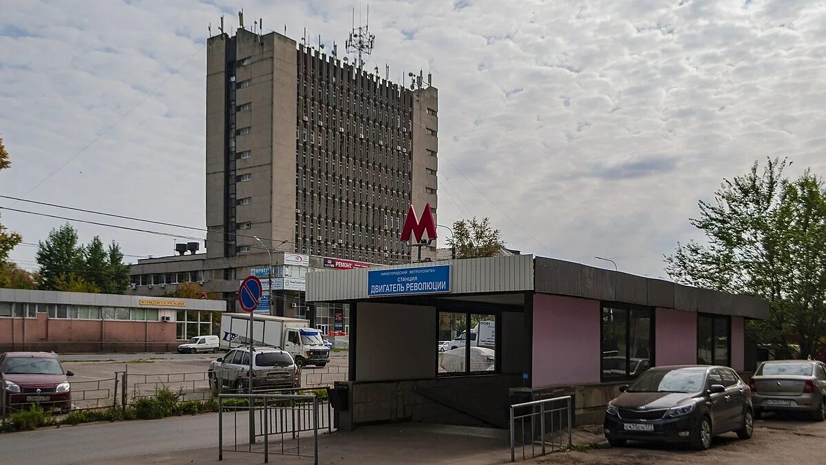 Нижегородское метро площадь революции 7 фото Файл:Dvigatel Revolyutsii entrance hall 02.jpg - Википедия