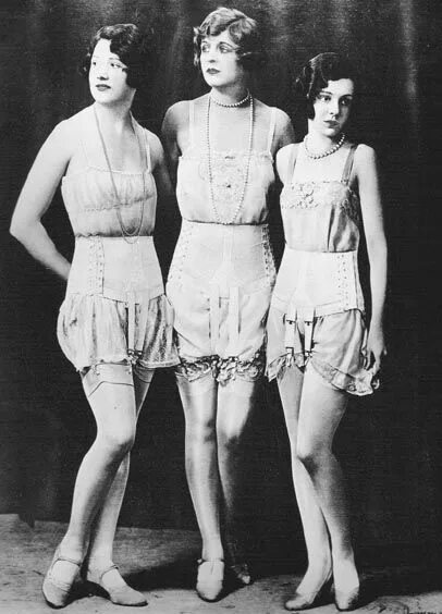 Нижнее белье пожилые фото Pin on 1920's