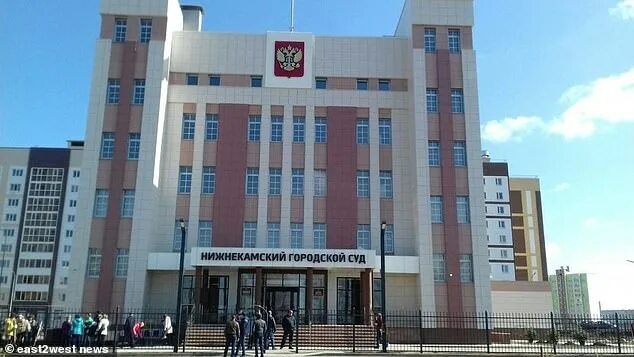 Нижнекамский городской суд просп вахитова 24 фото Man stabbed 13 times by his girlfriend PROPOSES to her in Russian court Daily Ma