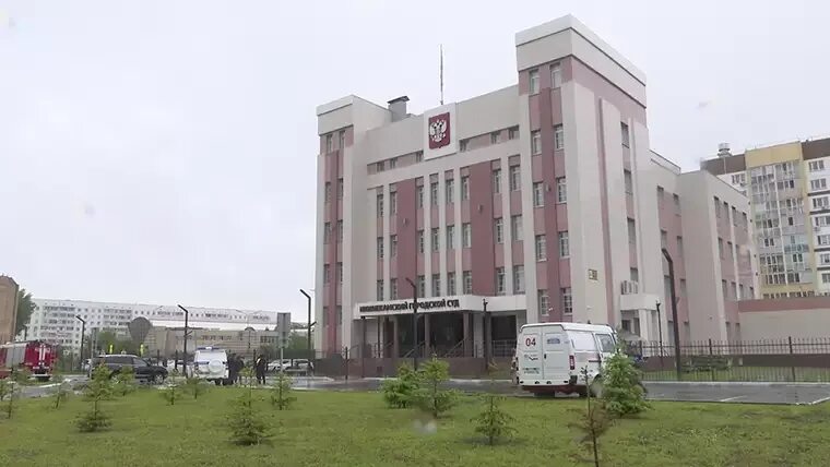 Нижнекамский городской суд просп вахитова 24 фото В Нижнекамске осудили мужчину, обманувшего продавцов автомобилей на 3 млн рублей