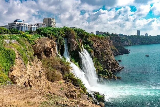Нижний дюденский водопад анталья ручей дюден фото Premium Photo Lower Duden waterfalls on Mediterranean sea coast, Antalya, Turkey