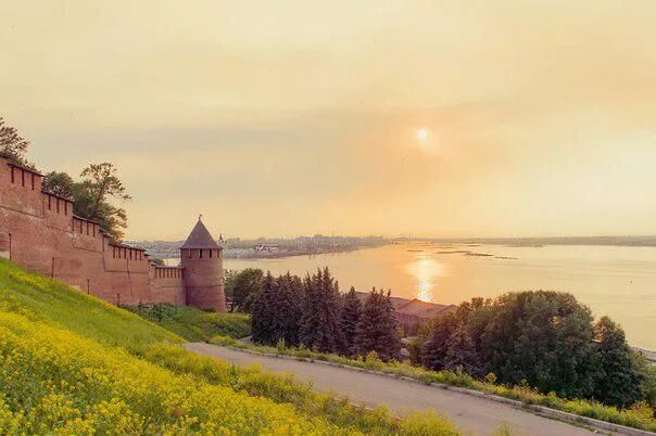 Нижний край фото "Стрелка" место впадения Оки в Волгу. Нижний Новгород. Россия, Места