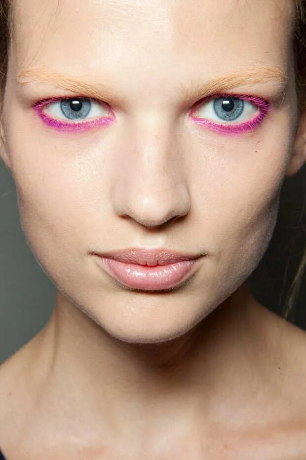 Нижний макияж Hot pink eyeliner at lower lashes - It's all about the waterline... Pink eyeline