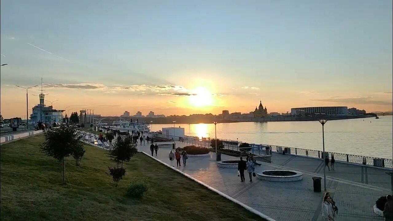Нижний новгород набережная фото Нижне-Волжская набережная / Вид на Стрелку / Река Волга / Нижний Новгород - YouT