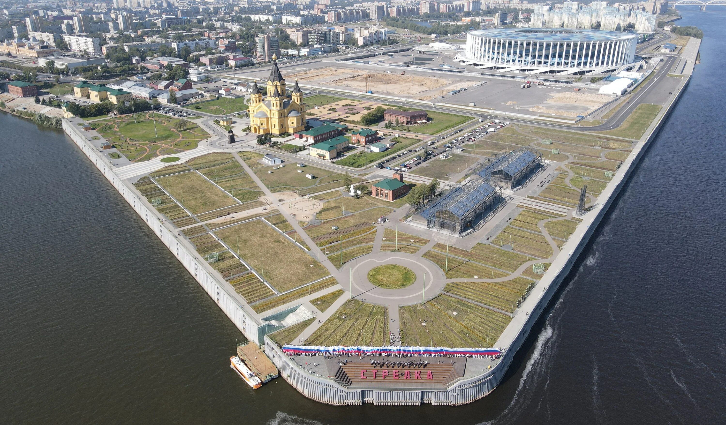 Нижний новгород стрелок фото 100-метровый флаг России развернули в Нижнем Новгороде