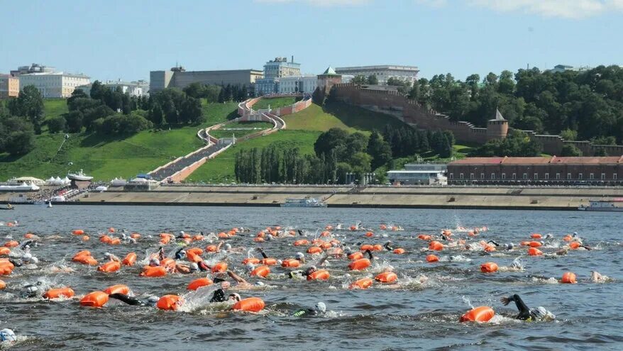 Нижний новгород в воде фото In Nizhny Novgorod the reckless driver on a hydrocycle rammed participants of a 