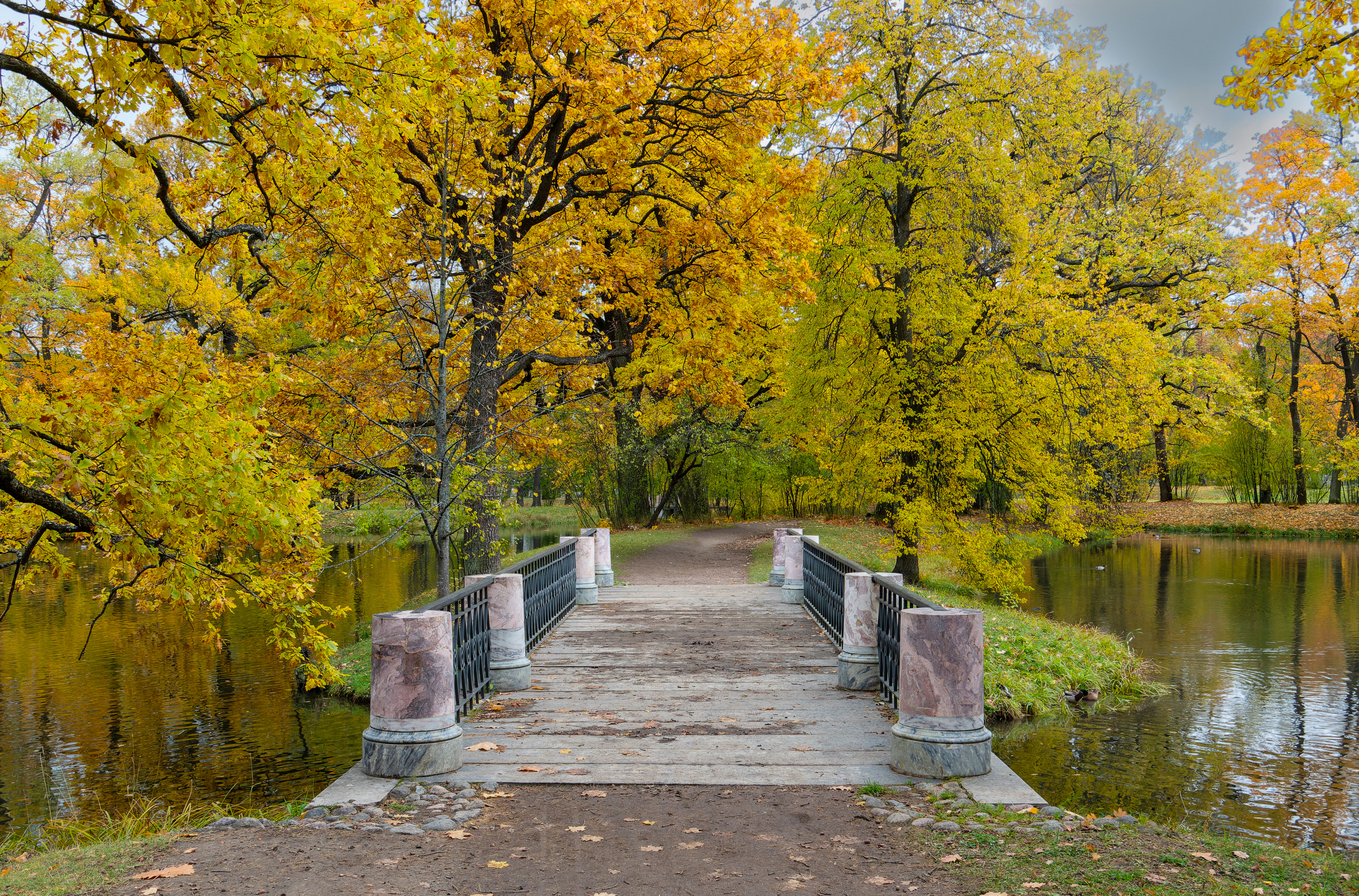 Нижний парк пушкин фото File:Металлические мосты (два) 7, Александровский парк, Пушкин.jpg - Wikimedia C