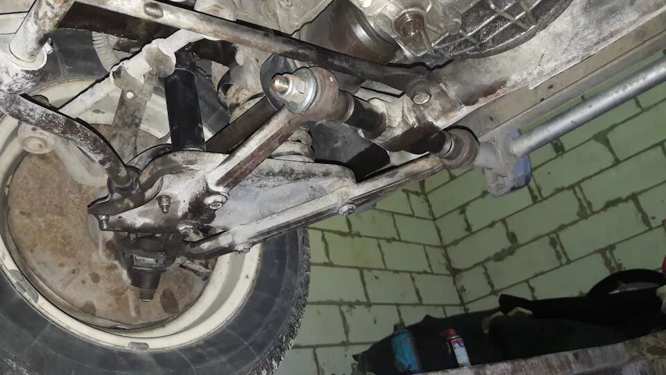 Нижний рычаг нива фото Замена сайлентблоков нижнего рычага - Lada 4x4 3D, 1,7 л, 2002 года своими рукам