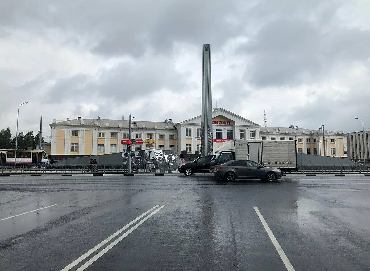 Нижний тагил фото 2024 В Екатеринбурге появилась стела "Город трудовой доблести". Сравните её с тагильс