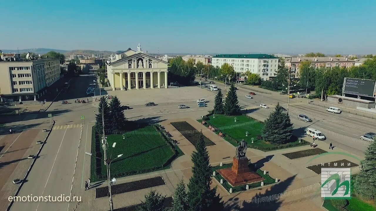 Нижний тагил фото видео Нижний Тагил - памятник Черепановым и скульптуры драмтеатра - аэросъёмка - YouTu