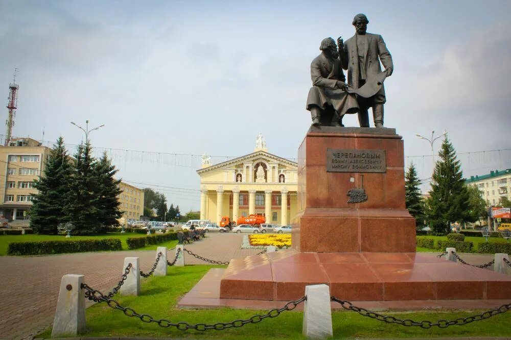 Нижний тагил памятники фото Памятник Е.А. и М.Е. Черепановым