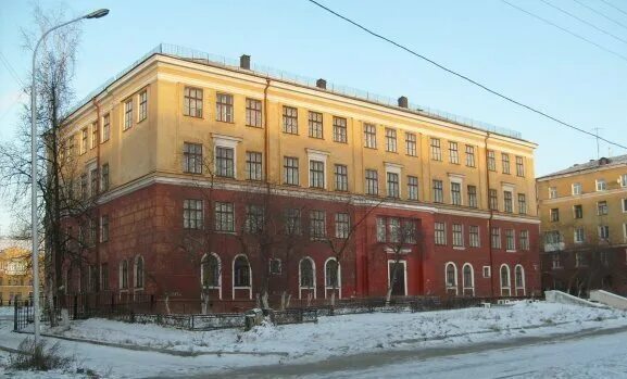Нижний тагил школа фото Mbou Srednyaya obshcheobrazovatelnaya shkola № 75/42 (Nijni Tagil): ulitsa Pobed
