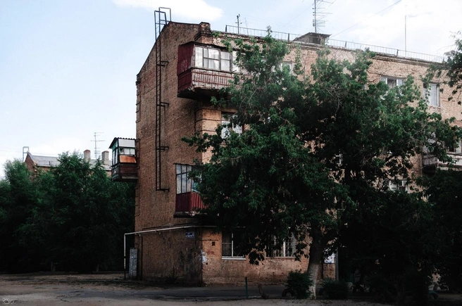 Нижний тракторный волгоград фото Рассыпающиеся дома и цветы у подъездов: блеск и нищета Нижнего Тракторного - 25 