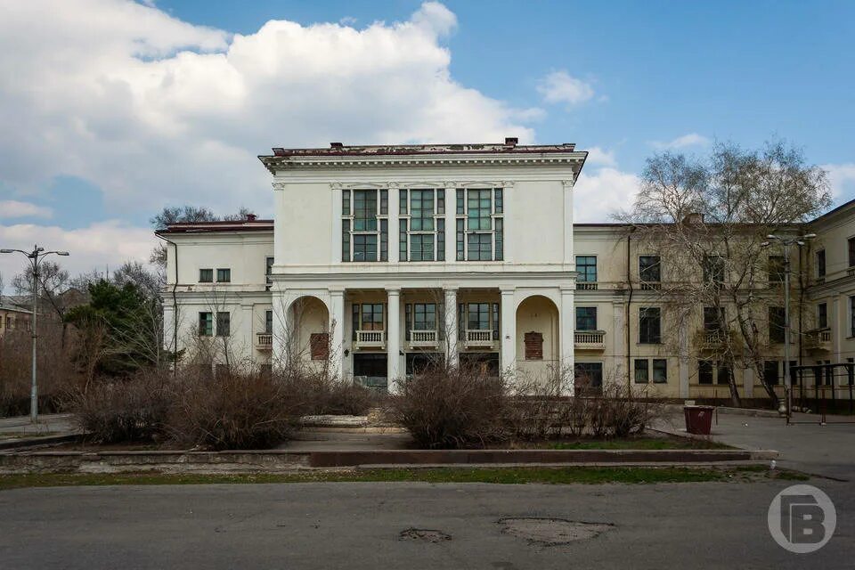 Нижний тракторный волгоград новостройка фото В Волгограде на продажу выставили заброшенный ДК