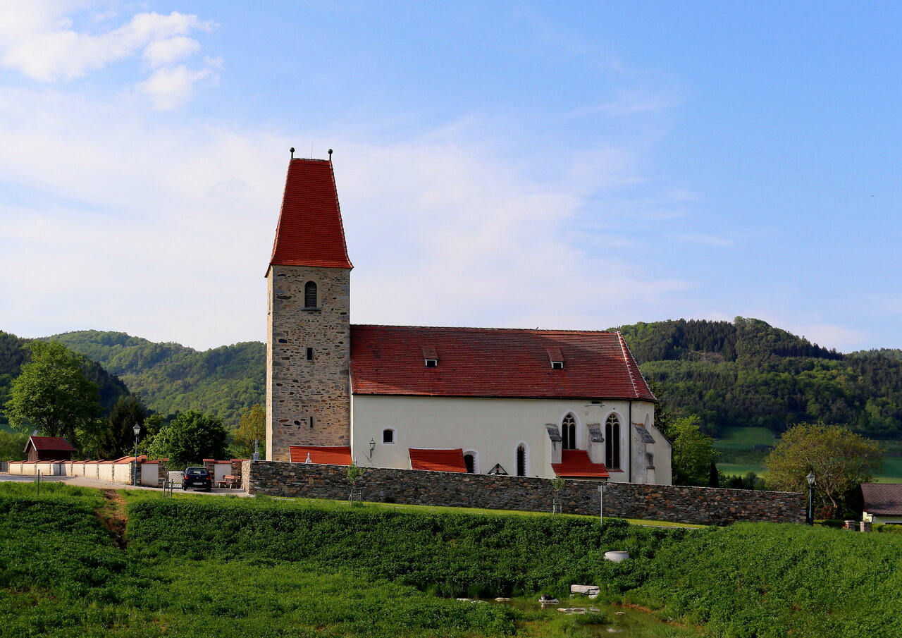 Нижняя австрия фото Photo: Kirchhofmauer, landmark, attraction, Austria, Niederösterreich, Krems-Lan