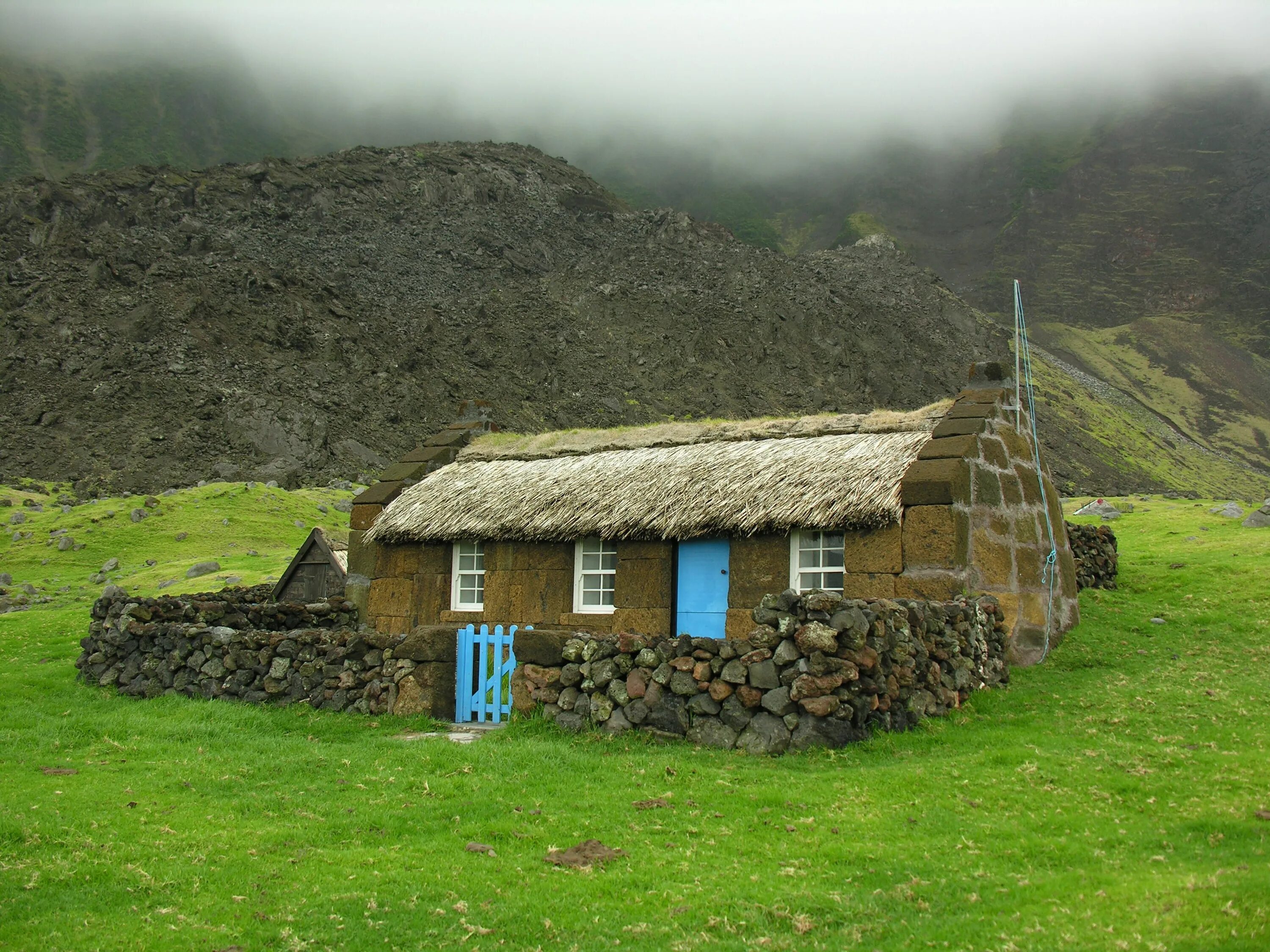 Остров тристан да кунья фото жителей A visit to the Traditional Thatched House Museum Stewart McPherson www.redfernna