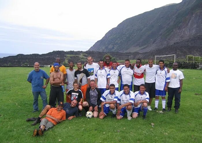 Остров тристан да кунья фото жителей Periodismo de fútbol mundial: Tristan da Cunha: fútbol en la isla más remota del