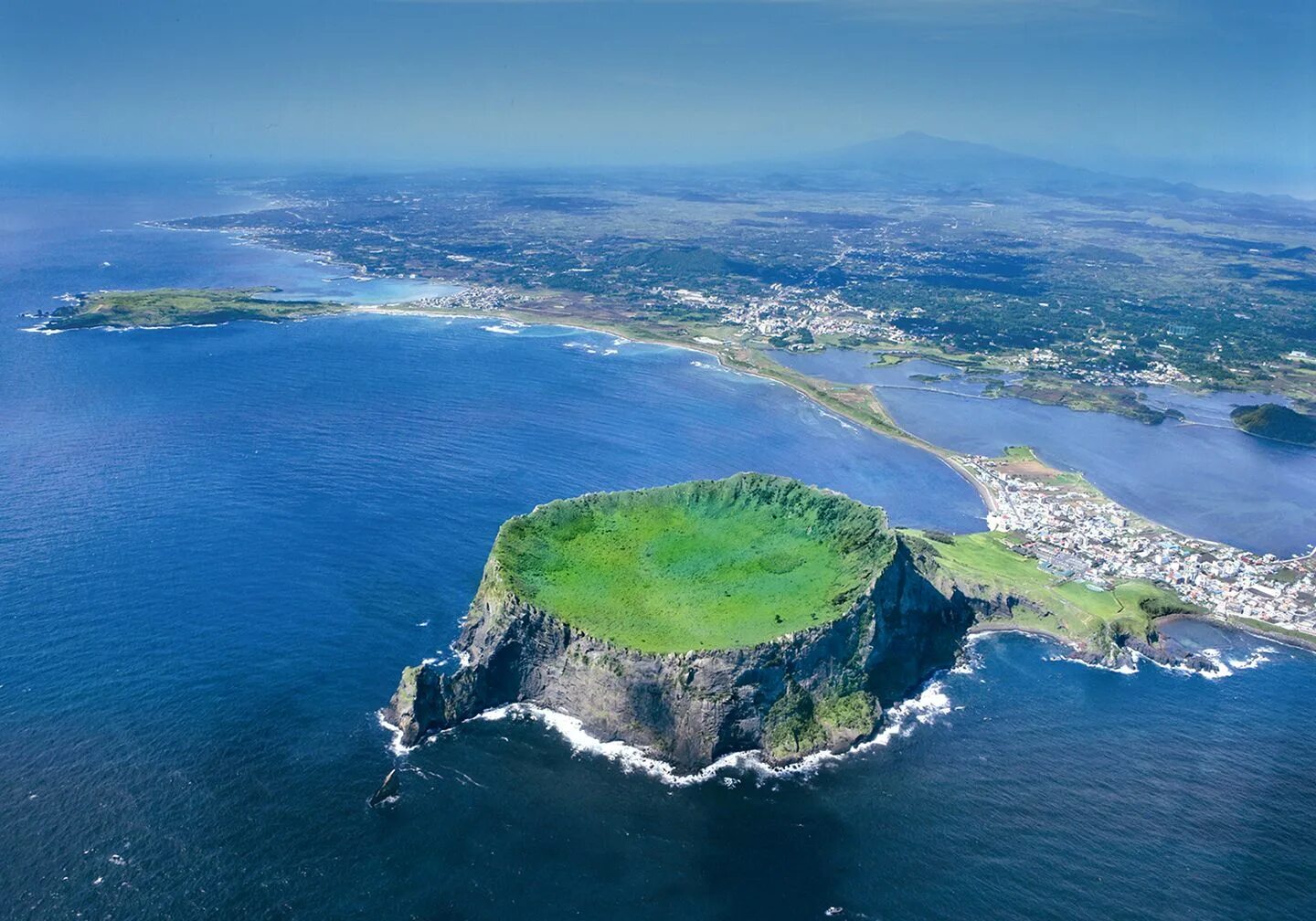 Остров в корее чеджудо фото Jeju Volcanic Island and Lava Tubes I Discover Korea's World Heritage I KBS WORL