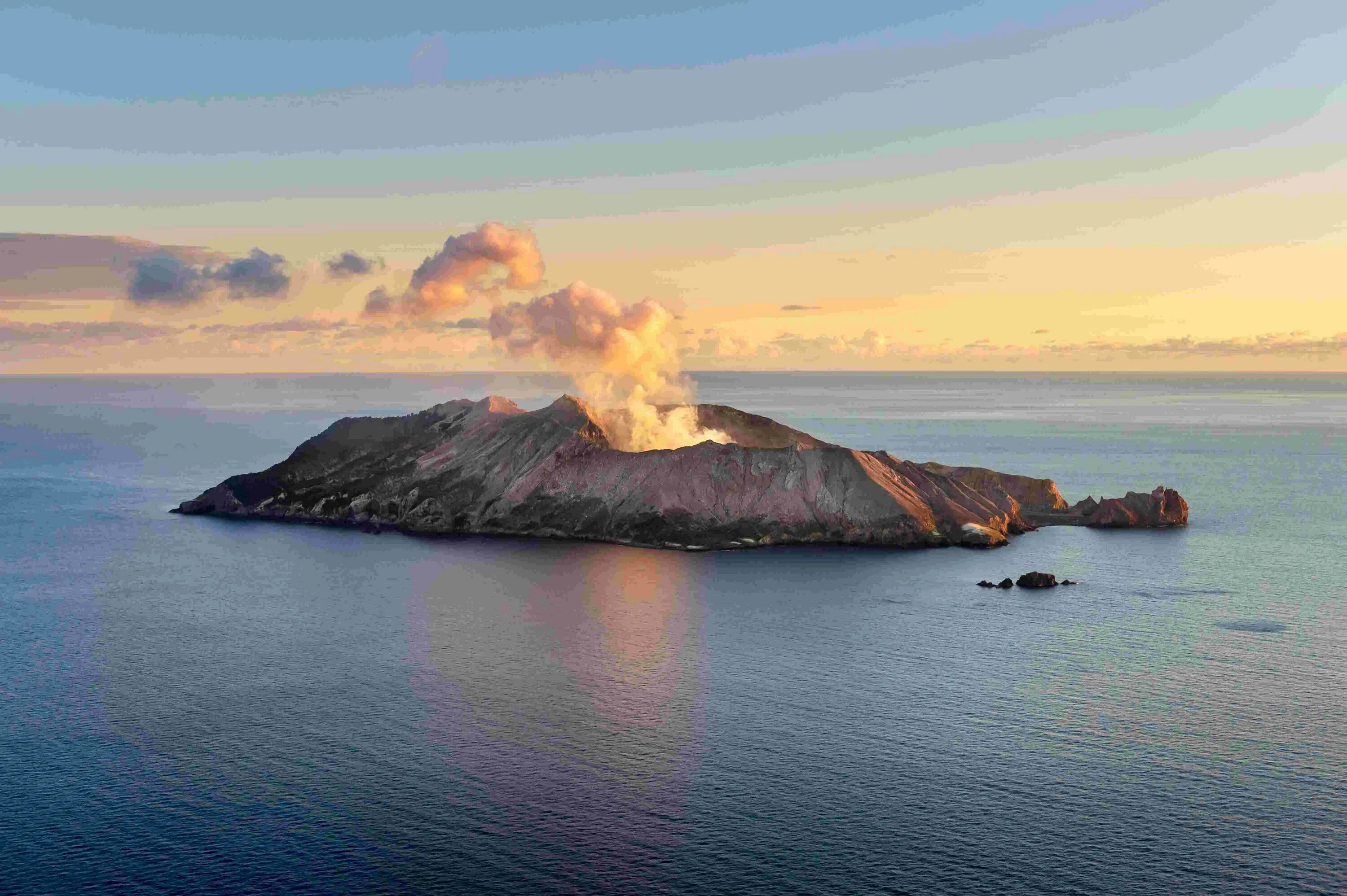 Остров вулкан фото 9 Fascinating Facts About Volcanic Islands - Facts.net