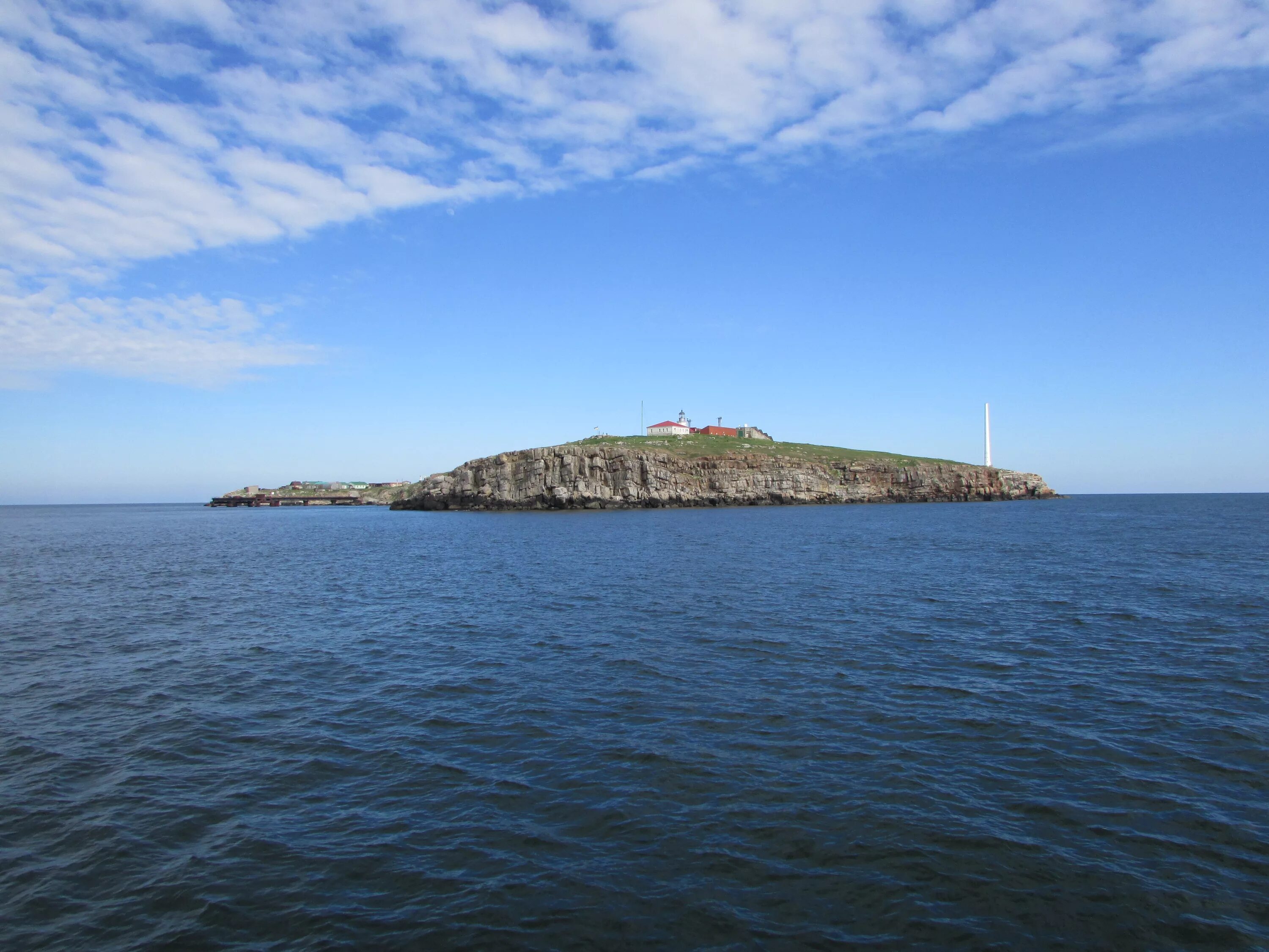 Остров змеиный в черном море фото Файл:Вигляд з моря на острів Зміїний.jpg - Вікіпедія